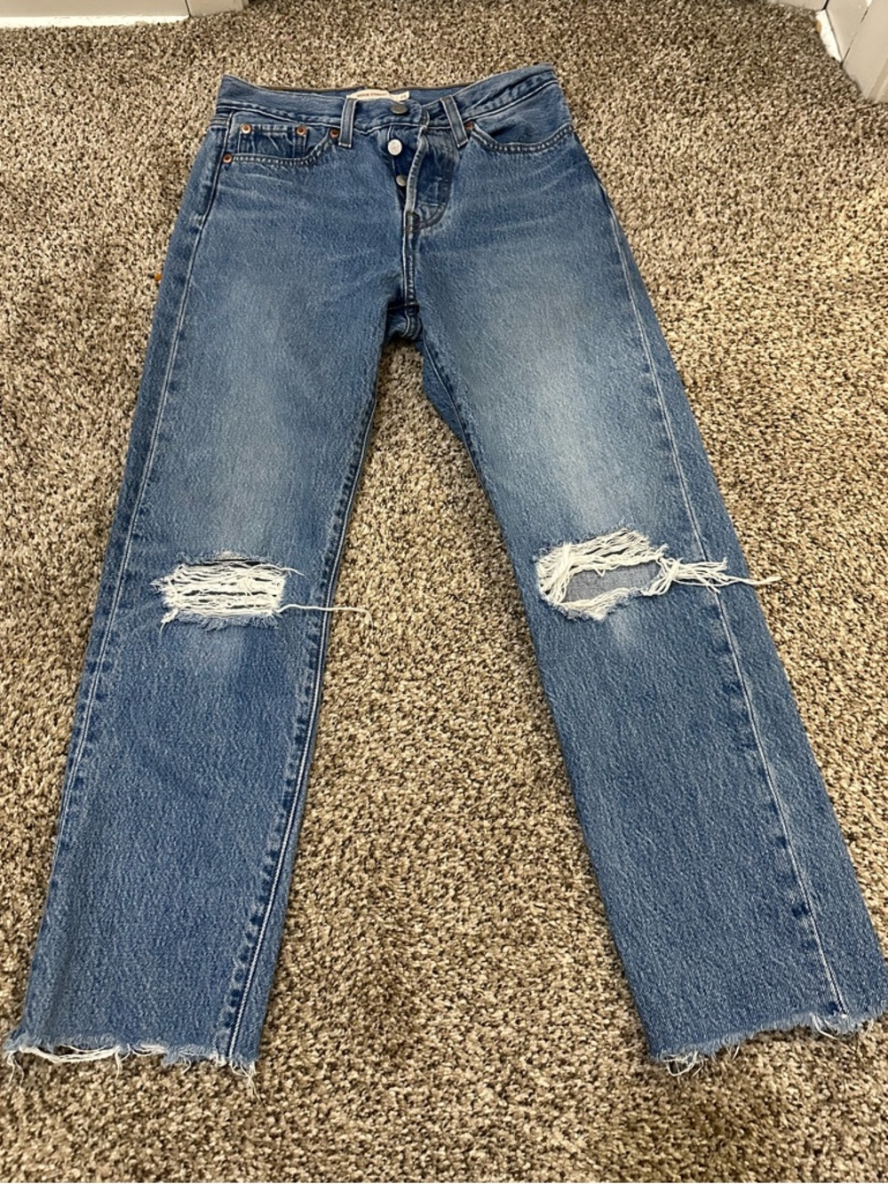 Levi’s Wedgie Straight Jeans in Medium Wash